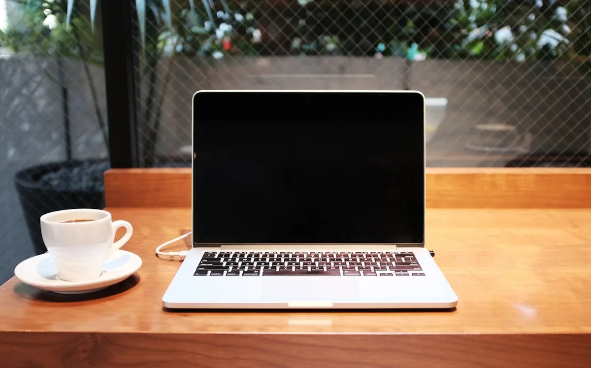Poste de travail avec ordinateur portable