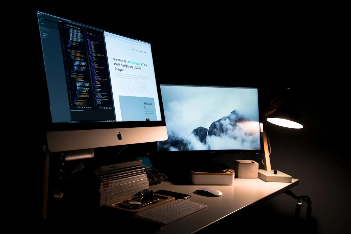 Ordinateur affichant une interface de conception web